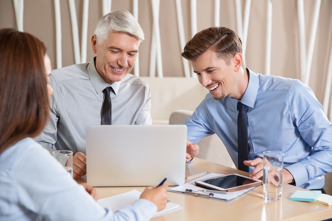smiling-enthusiastic-business-team-working_1262-1981